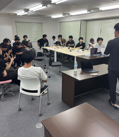 社内会議の様子1